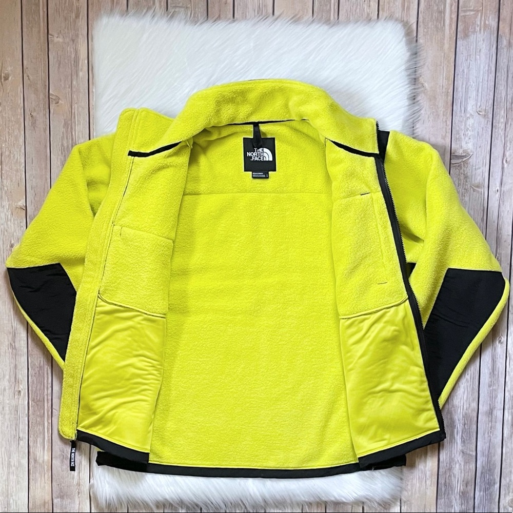 The North Face Men’s ‘95 Retro Denali Jacket - Picture 5 of 10